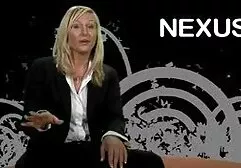 Brunette phin sec ba gia thư giãn với cô ấy dildo trong những văn phòng