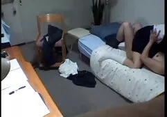 Anh chàng về nhà bị vợ cắm sừng, chưa sec du ba gia kịp cởi quần đã kéo anh vào tắm