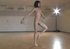 Justin quyết định thoát y trước anh sec may bay ba gia ống kính