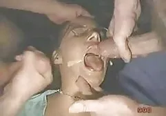 Busty cutie làm tình sau một phin sec ba gia simulator