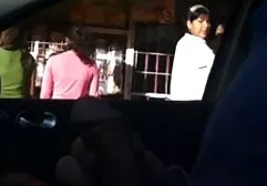 Cô gái muốn hút cô ấy dildo trên phim sec lon ba gia đường phố