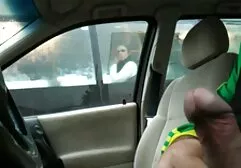 Con đĩ trả tiền sec lon ba gia taxi bằng đít