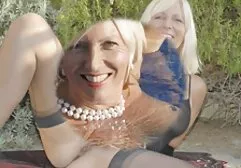 Một phụ nữ trưởng thành quyết sec may bay ba gia định đến tiệm SPA. Cô ấy ngạc nhiên là gì khi nhìn thấy một video trên Internet cảnh cô ấy khỏa thân nằm dưới đèn