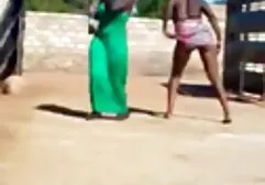 Bạn gái của tôi đi tiểu trên máy phim sec trai tre dit ba gia ảnh