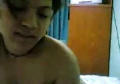 Pretty Zhanka có một âm hộ xinh đẹp chảy đầy nước của sec voi ba gia tình yêu