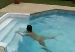 Ladyboy kandi McBride hút ra người yêu xem sec may bay ba gia