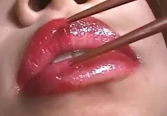 Anh chàng giới thiệu bạn mình với cô dâu của anh ta, và anh ta, không do dự, đặt cô ấy lên giường và đụ fim sec may bay ba gia cô ấy với anh ta