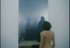 Một trẻ brunette Carolina Abril vuốt ve một nhỏ L. và chị sec may ba gia với một người