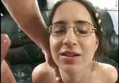 Elena ngọt ngào chơi với một số phim sec lai may bay ba gia đồ chơi