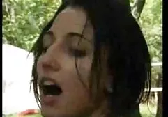 Pornstar Holly được một phim sec may bay ba ra nụ hôn sau khi được hút ra