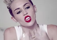 Tráng lệ brunette có cô ấy đít bị rách phim sec lon ba gia và tinh trùng đổ vào miệng cô ấy