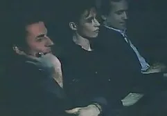 Và hôm nay, cô ấy sung sướng dang rộng sec phi cong tre hai chân của mình trước một chàng trai mạnh mẽ đầy năng lượng để anh ta thỏa mãn con quái vật của mình trong âm hộ ngọt ngào của cô ấy