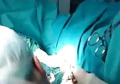 Anh chàng say xỉn trong quán bar và dàn cảnh làm secmaybay tình tập thể với mỹ nhân