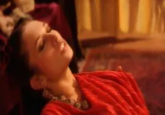 Một mỏng phimsec ba gia devulka fucks với một trọc hulk và một cumshot trên kính