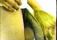 Biker có Tình dục trong nhà để xe của anh ấy với hai sec lon ba gia cô gái tóc vàng vui tươi