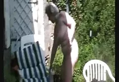 Một con chó cái tuyệt đẹp ngồi phim sec may ba gia một L. trên một dài tinh ranh