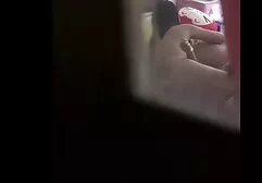 Brunette với bộ ngực xinh đẹp tự vuốt phim sec dit gai gia ve mình