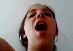 Người phụ nữ trưởng thành thủ dâm và sau video sec ba gia đó gọi một người bạn