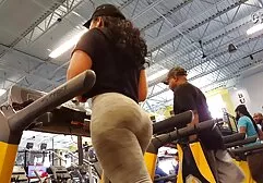 Các người đẹp luân phiên mơn phim sec choi ba gia trớn cặp vú của nhau, đồng thời cũng cố gắng thọc ngón tay vào bên trong âm đạo ẩm ướt để cố gắng kích thích huyệt đạo