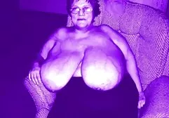 Busty Anechka vuốt ve sec phi cong tre lai may bay ba gia cô ấy cơ thể với vớ