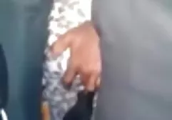 Chàng trai tặng phim sec lai may bay ba gia cô gái barbara một chiếc dây đeo