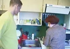 Fucked một con chó cái tóc séc máy bay bà già đỏ và hoàn thành khuôn mặt của mình