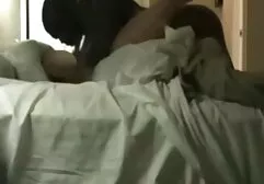 Cực nhanh chóng Mẹ kiếp với rám nắng brunette trong các phía sau của một xem sec may bay ba gia xe hơi