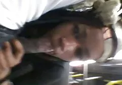 Anh chàng sec ong ba gia làm nhục những brunette điếm trên các sân chơi