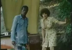 Các chàng pim sec ba gia fucks một đẹp gà con và kết thúc trên cô ấy L.