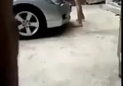 Ông nội thích thú hơn với cặp mông gợi cảm của con đĩ này, vì vậy phin sec ba gia ông đặt cô gái trên đùi của mình, vén váy cô lên và bắt đầu vuốt ve cặp mông xinh xắn một cách không biết xấu hổ