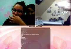 Một người đàn ông trưởng thành hạ thấp quần jean của mình với một trẻ tóc vàng phimsec bagia và chị cô ấy