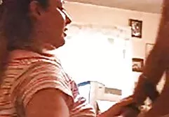 Lisa Enn sec may bay ba da có một bu lông lớn trong hậu môn của cô ấy