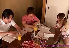 Cô ấy sẵn phim sec lai may bay ba gia sàng cởi bỏ chiếc váy quyến rũ của mình để cho người đàn ông cơ hội hôn lên bộ ngực sang trọng của anh ta và đụ cứng với một âm hộ dài trong một cái mông sâu rộng