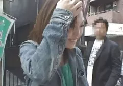 Lấy và đưa phin sec ba gia cô ấy vào sâu trong đít