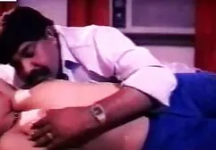 Julia đưa một chiến lợi phẩm với giá sec ba gia my 50 đô la