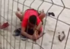 Cô phim sec ba gia my gà đến chỗ bạn mình để dập lửa đang bùng cháy trong âm hộ