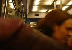 Một cô gái béo hấp dẫn và rất ngon ngọt với mái tóc đỏ cho thấy bộ ngực của mình và ngậm lấy con cặc của người điều sec du ba gia hành trong miệng, cô ấy hoàn toàn biết cách bú cặc