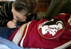 Busty gà được đưa secmaybay cho anh chàng dưới gốc cây