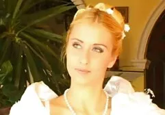 Dụ dỗ may bay ba gia sec một khách hàng giàu có, một vũ nữ thoát y ngực khủng đi cùng anh ta vào một phòng trọ để được địt